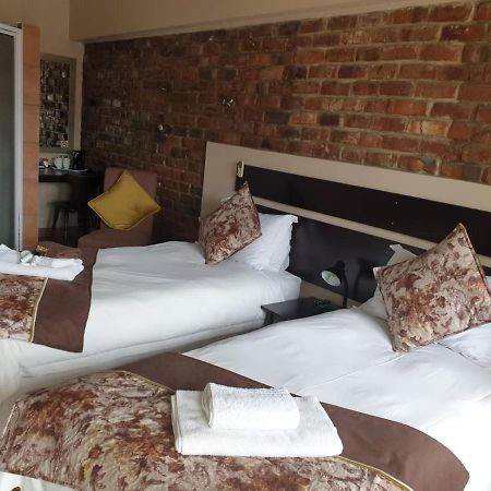 Tsessebe Guesthouse Bloemfontein Bagian luar foto