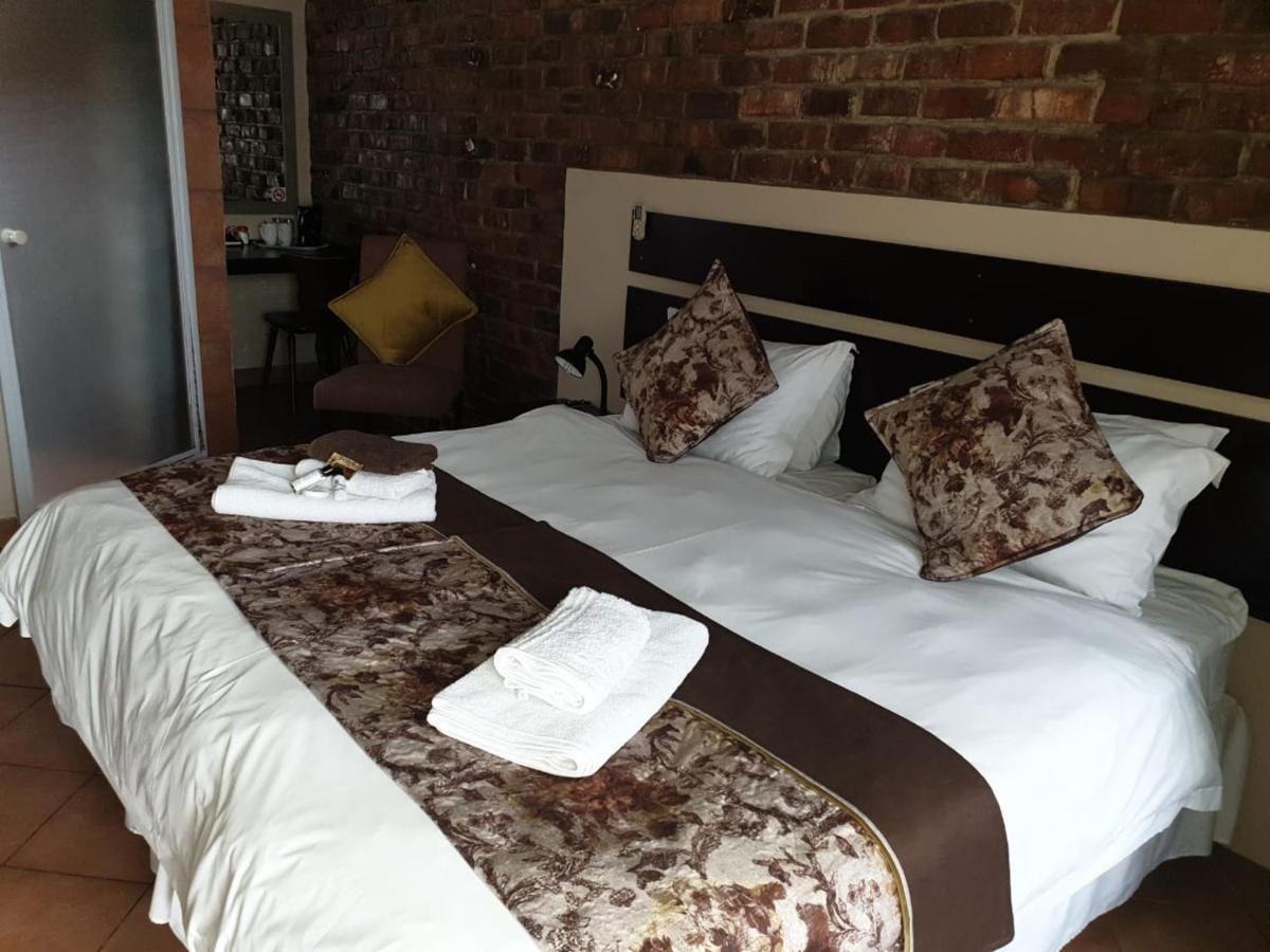 Tsessebe Guesthouse Bloemfontein Bagian luar foto