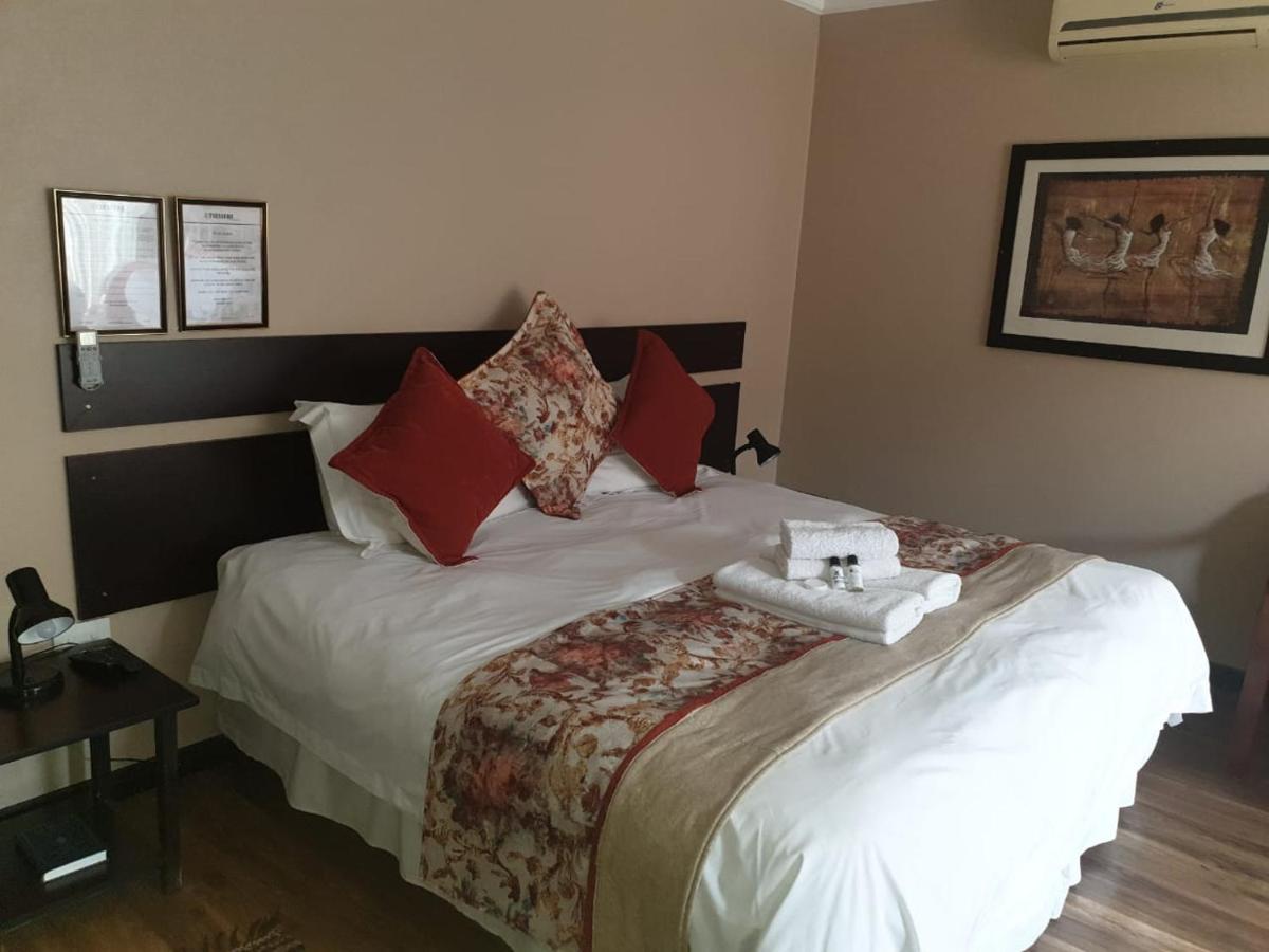 Tsessebe Guesthouse Bloemfontein Bagian luar foto