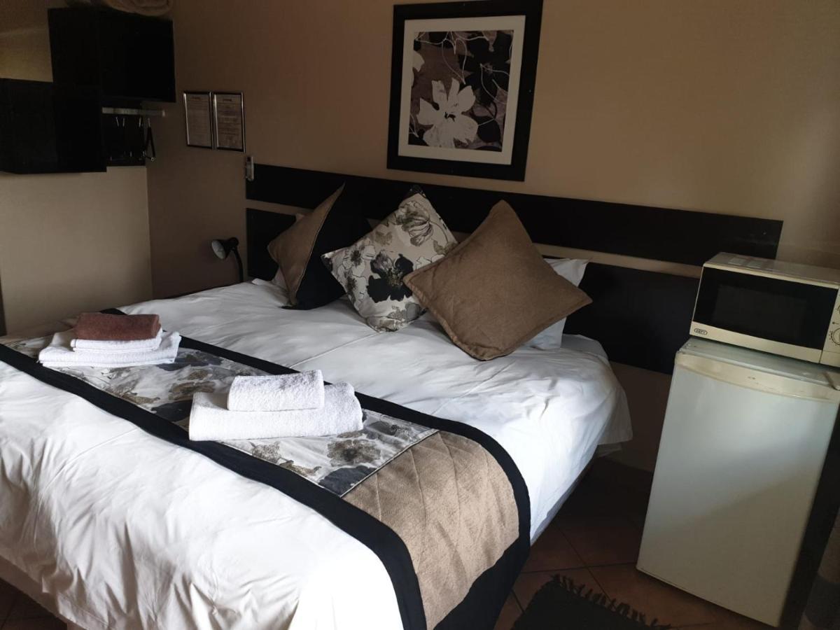 Tsessebe Guesthouse Bloemfontein Bagian luar foto
