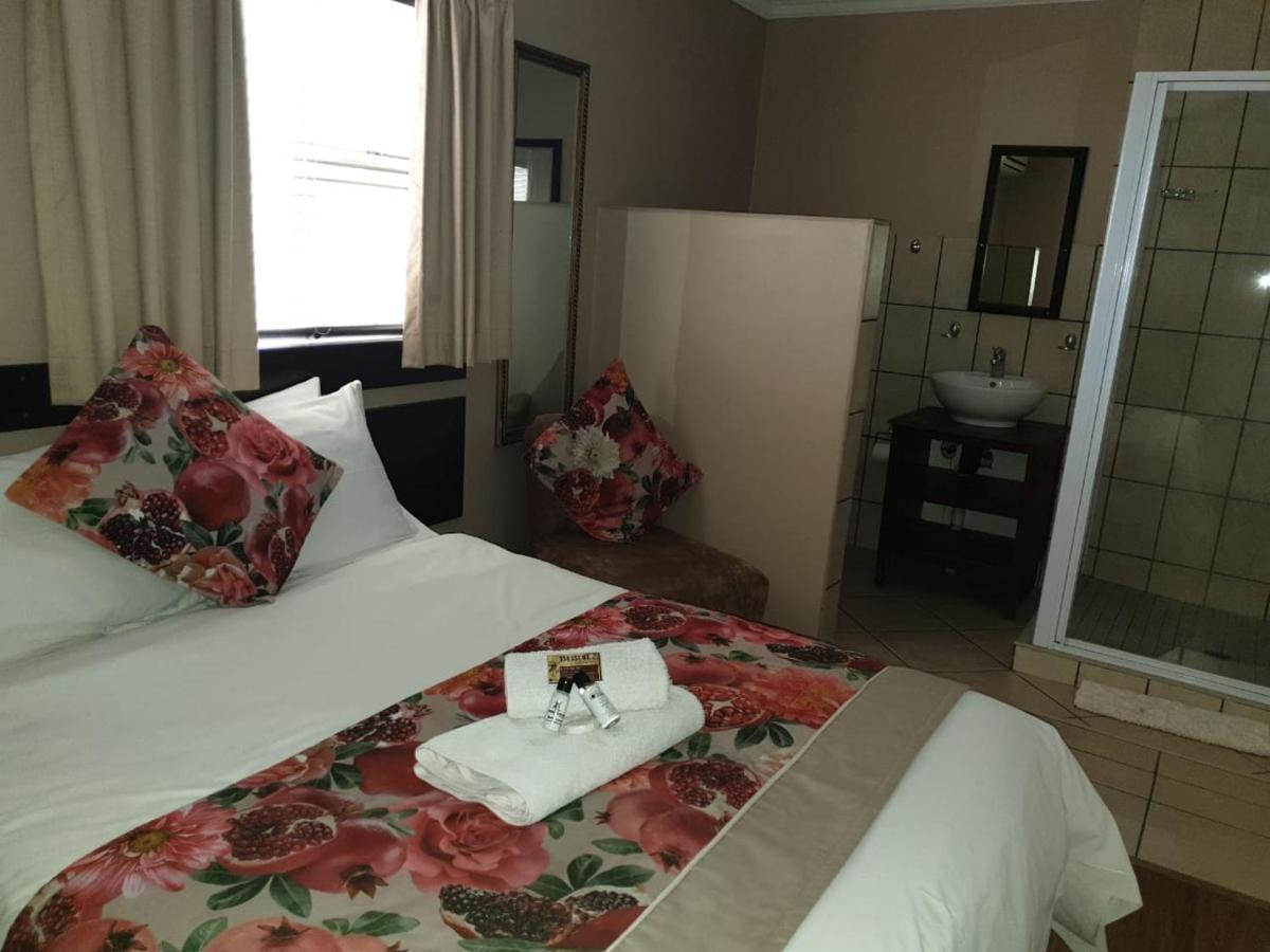 Tsessebe Guesthouse Bloemfontein Bagian luar foto