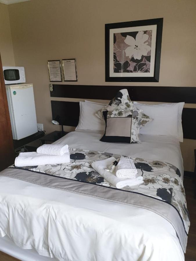 Tsessebe Guesthouse Bloemfontein Bagian luar foto