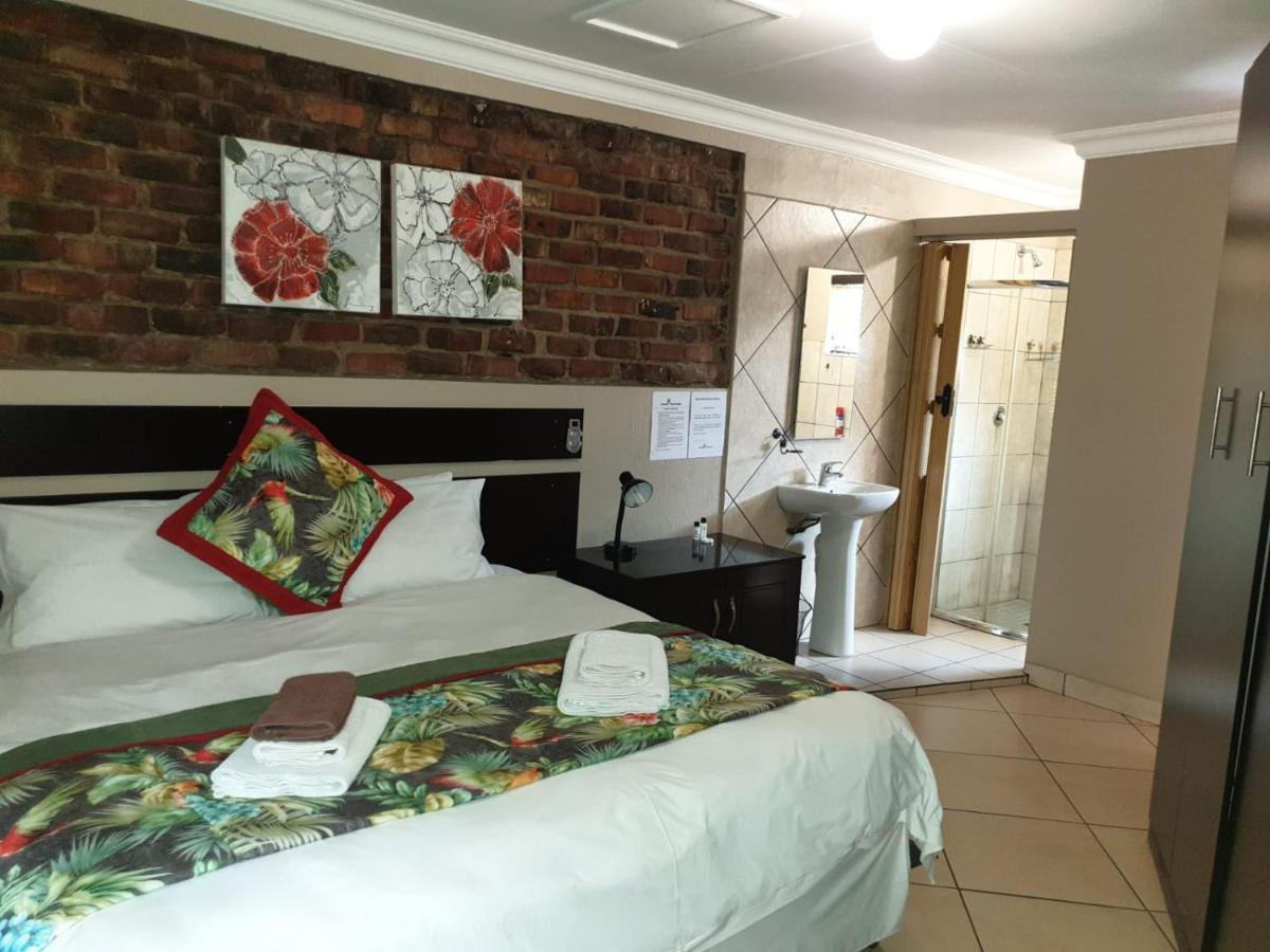 Tsessebe Guesthouse Bloemfontein Bagian luar foto
