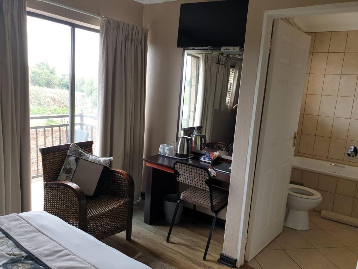 Tsessebe Guesthouse Bloemfontein Bagian luar foto