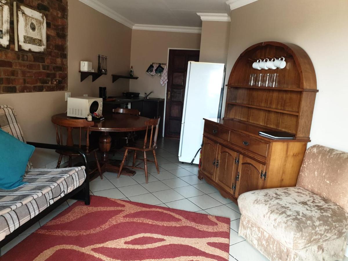 Tsessebe Guesthouse Bloemfontein Bagian luar foto