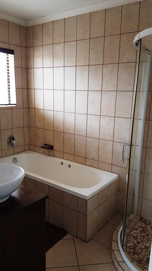 Tsessebe Guesthouse Bloemfontein Bagian luar foto