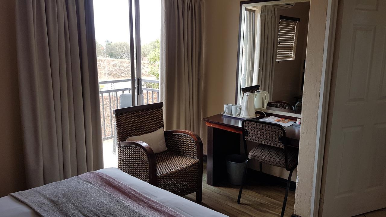 Tsessebe Guesthouse Bloemfontein Bagian luar foto