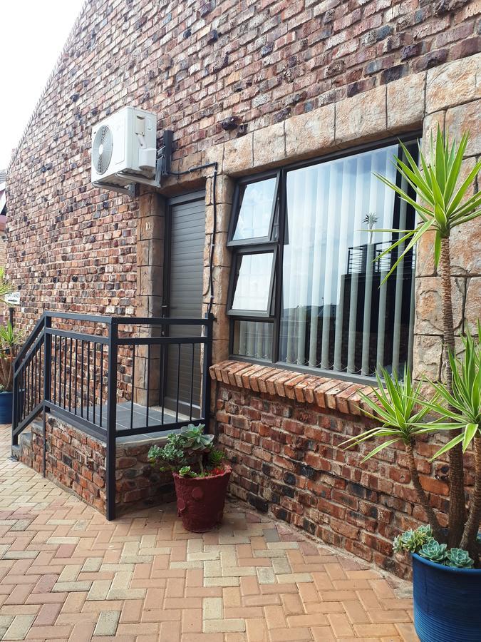 Tsessebe Guesthouse Bloemfontein Bagian luar foto
